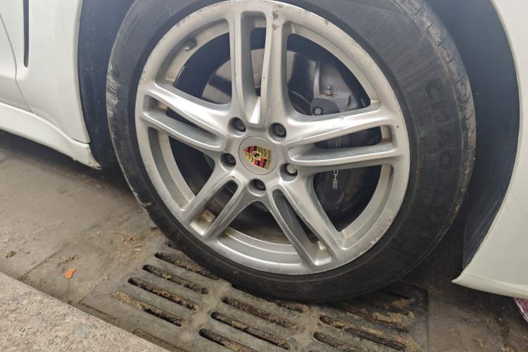 Used Porsche Panamera 2010 Panamera 4 3.6L Right Front Wheel Hub