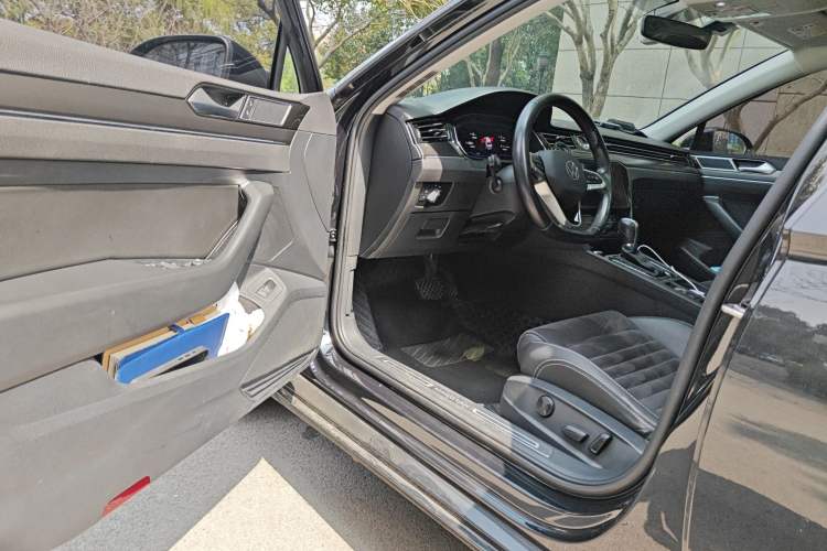 Used Volkswagen Magotan 2021 330TSI DSG 30th Anniversary Edition Driver Seat