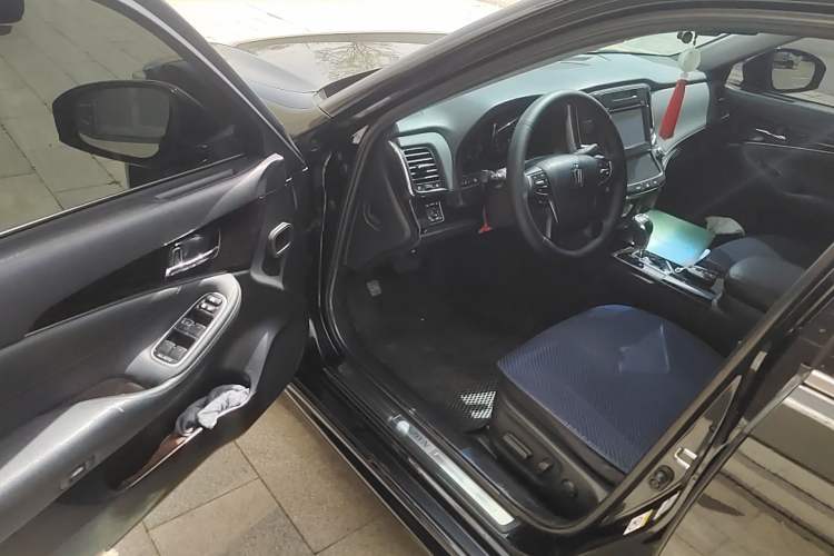 Used Toyota Crown 2015 2.5L Fashion Limited Edition
