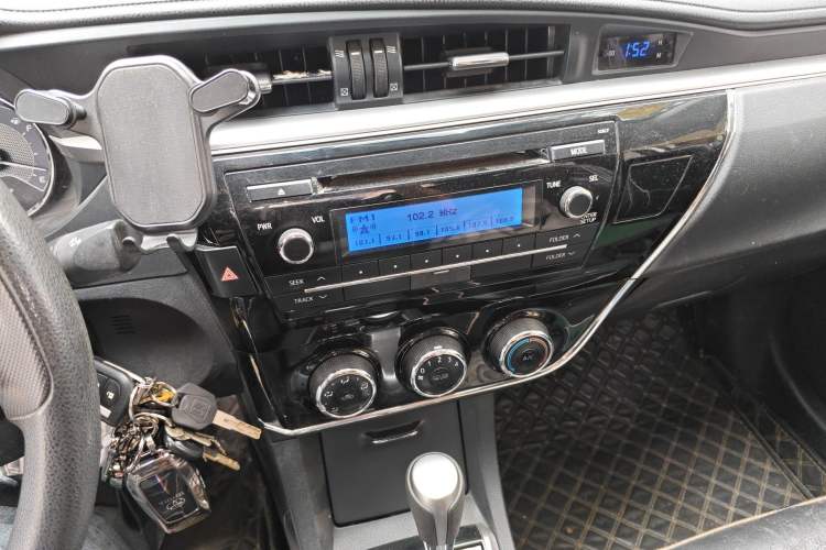 Used Toyota Corolla 2017 1.6L CVT GL Audio And AC Panel