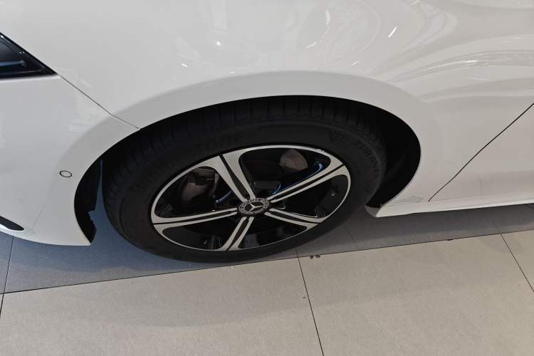 Used Mercedes-Benz A-Class 2023 A 200 L Fashion Model Left Front Wheel Hub