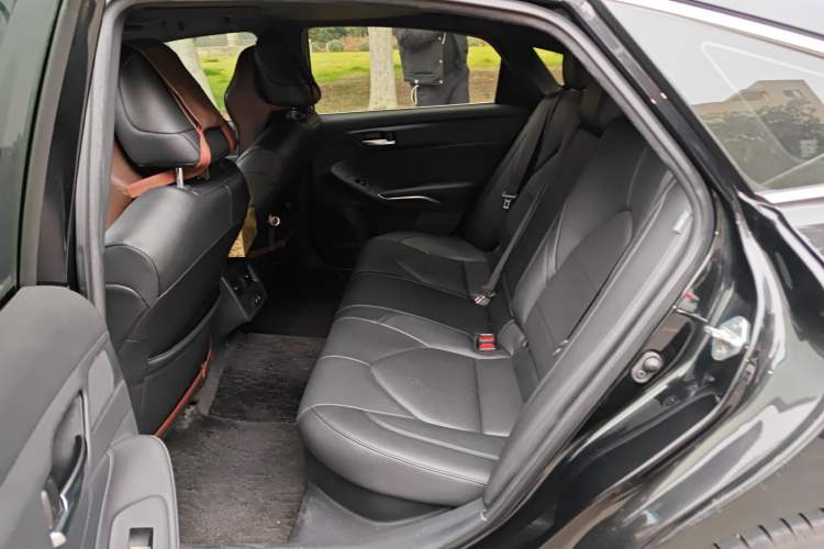 Used Toyota Avalon 2019 Dual-Engine 2.5L Luxury Edition China VI Standard