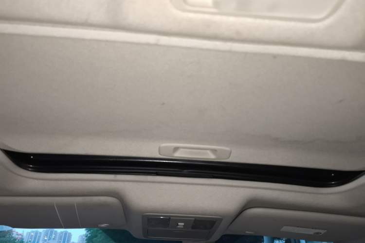 Used Nissan Tiida 2014 1.6L CVT Smart Model Headliner