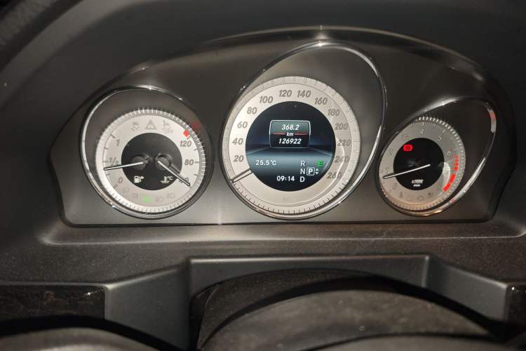 Used Mercedes-Benz GLK-Class 2013 Facelift GLK 300 4MATIC Luxury Edition Odometer Close Up