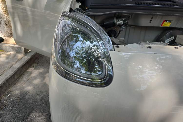 Used Wuling Hongguang MINIEV 2025 Four-Door Version Advanced Edition Exterior 6