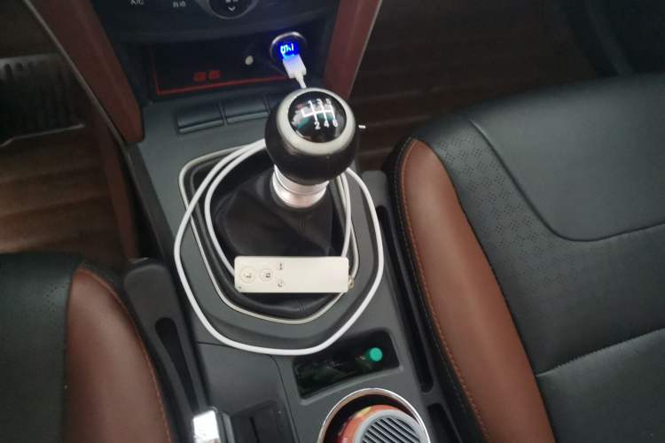Used BYD G5 2014 1.5TI Manual Luxury Edition Gear Lever
