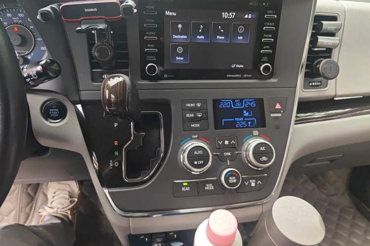 Used Toyota SIENNA 
