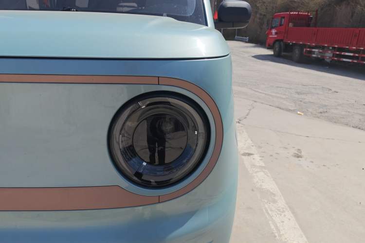 Used Geely Galaxy Panda 2024 Panda Mini 200km Endurance Bear Left Front Headlight