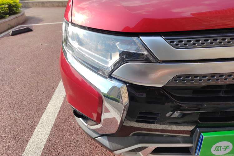 Used Mitsubishi Outlander 2019 2.0L Two-Wheel Drive Comfort Edition 5 Seats China VI Standard Right Front Headlight