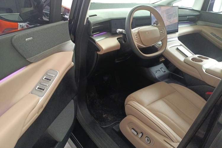 Used XPeng X9 2024 702 Ultra-Long Range Max
