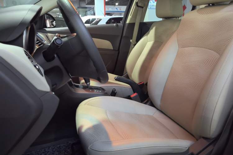 Used Chevrolet Cruze 2015 1.5L Classic SE AT Left Front Seat
