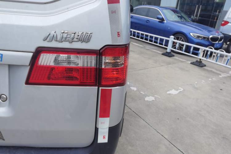 Used Jinbei Hiace X30 2023 1.5L Super-Enjoyment Van 2/5 Seats Non-Air-Conditioned Version SWC15M Exterior 3