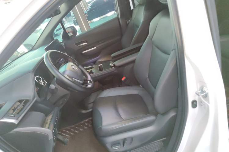 Used Toyota SIENNA 2023 2.5L Hybrid Deluxe Edition
