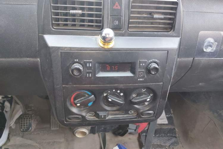 Used Wuling Rongguang Small Truck 2017 1.2L Double-Cab Basic Model LSI Audio And AC Panel