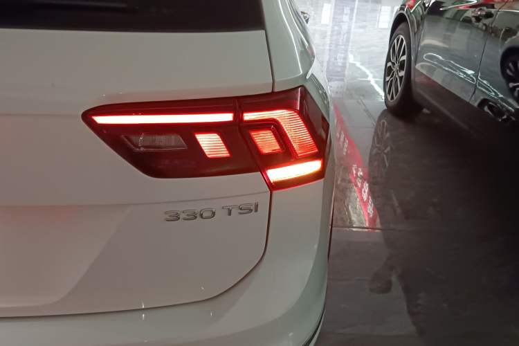 Used Volkswagen Tiguan L 2021 330TSI Automatic Two-Wheel Drive R-Line Enhanced Edition Right Rear Taillight
