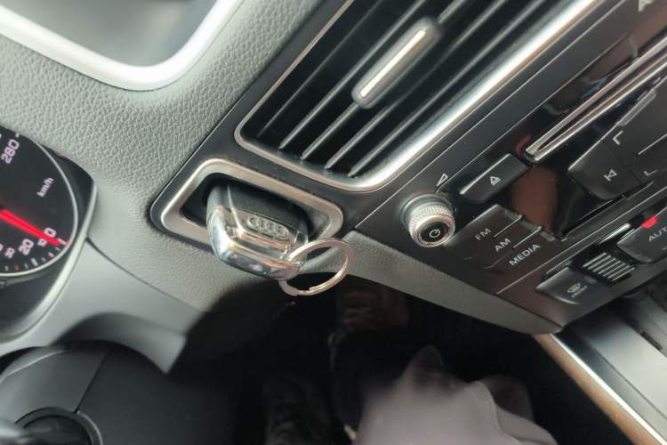 Used Audi Q5 2016 40 TFSI Trendy Edition Vehicle Key