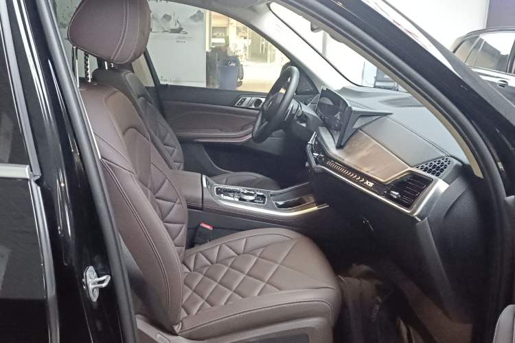 Used BMW X5 2023 xDrive 30Li M Sport Package
