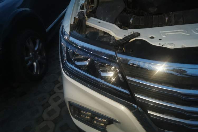 Used Roewe RX8 2019 30T Smart Connectivity Two-Wheel Drive Supreme Flagship Edition
