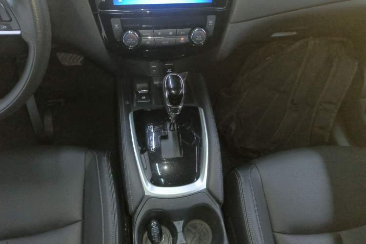 Used Nissan X-Trail 2019 2.5L CVT Smart Connect Leading Edition 4WD