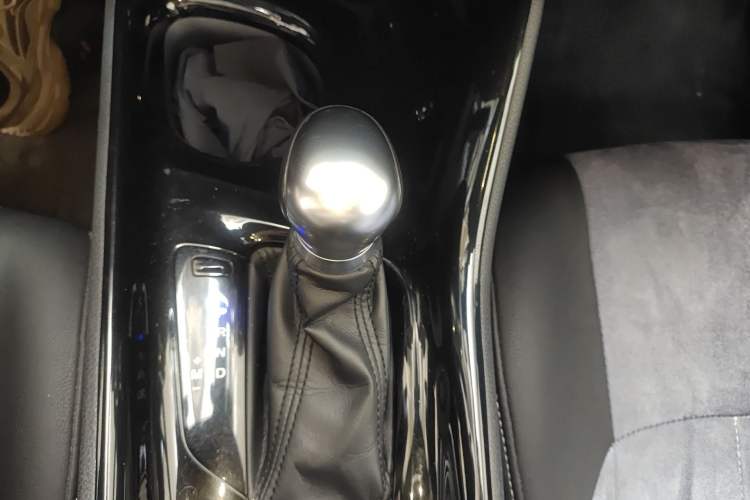Used Toyota C-HR 2018 2.0L Leading Edition China V-standard Gear Lever