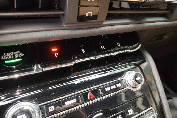 Used Lincoln Corsair 2022 2.0T Two-Wheel Drive Luxury Edition Gear Lever