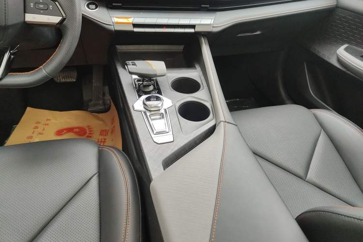 Used Changan UNI-V 2022 1.5T Prestige Version
