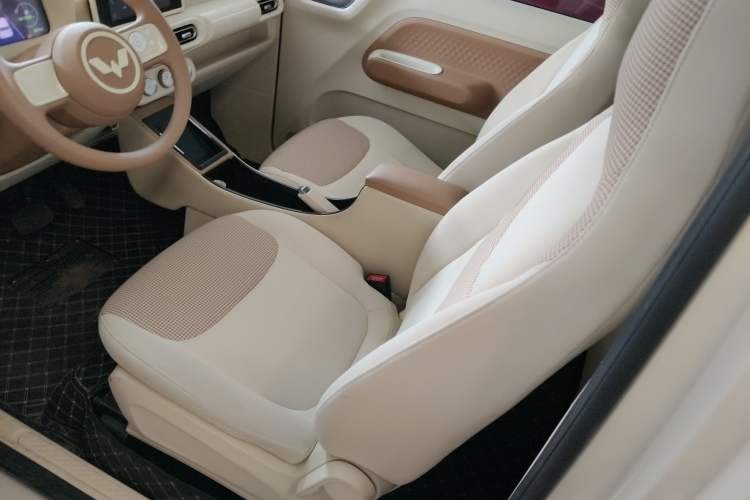 Used Wuling Hongguang MINIEV 2024 3rd Generation 215km Advanced Version Left Front Seat