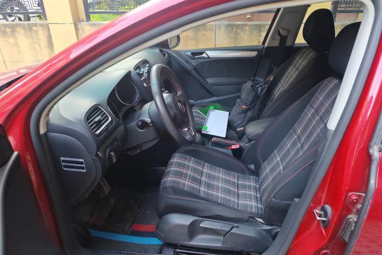 Used Volkswagen Golf 2012 1.6 Manual Fashion Edition Left Front Seat