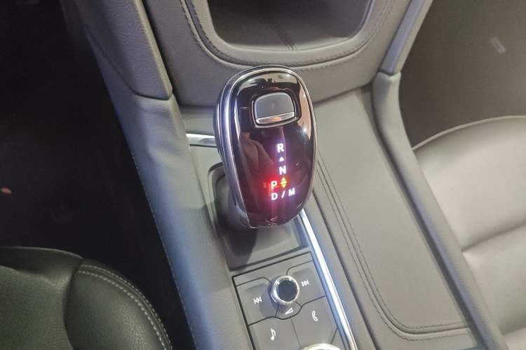 Used Cadillac XT6 2022 2.0T Six-Seater Four-Wheel-Drive Luxury Version Gear Lever