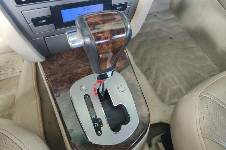 Used GAC Trumpchi GA5 2011 2.0L Automatic Prestige Edition Gear Lever