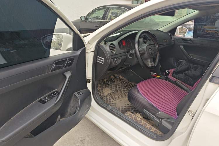 Used Volkswagen Jetta 2015 Value Edition 1.6L Manual Fashionable Style Driver Seat