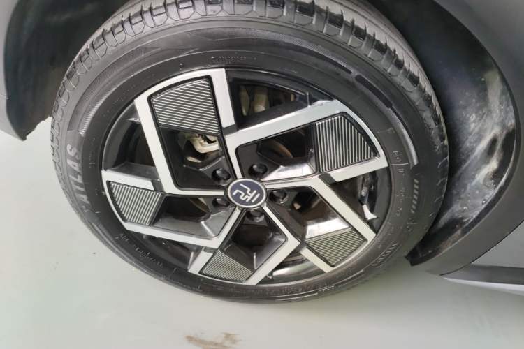Used BYD Yuan PLUS 2022 510 km Flagship Version Right Rear Wheel Hub