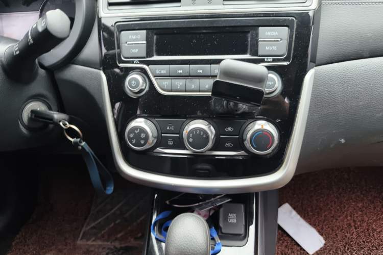 Used Nissan Tiida 2016 1.6L CVT Cool Dynamic Edition
