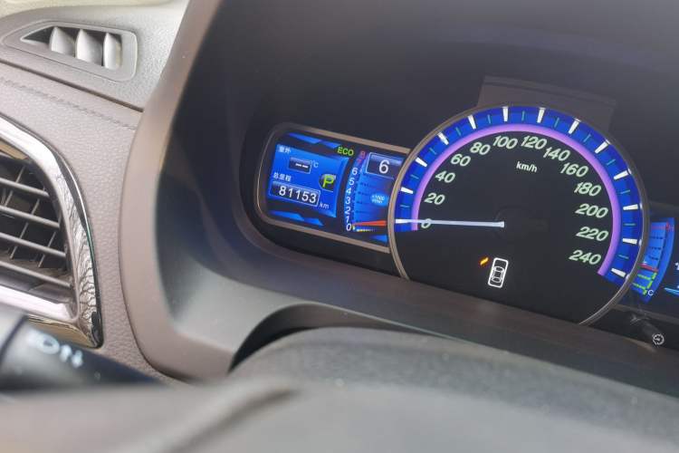 Used BYD S7 2015 2.0T Automatic Prestige Model Odometer Close Up