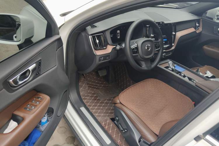 Used Volvo XC60 2022 B5 4x4 Smart Luxury Edition
