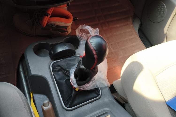 Used FORTHING Lingzhi 2014 V3 1.5L 7-Seater Comfort Model Gear Lever