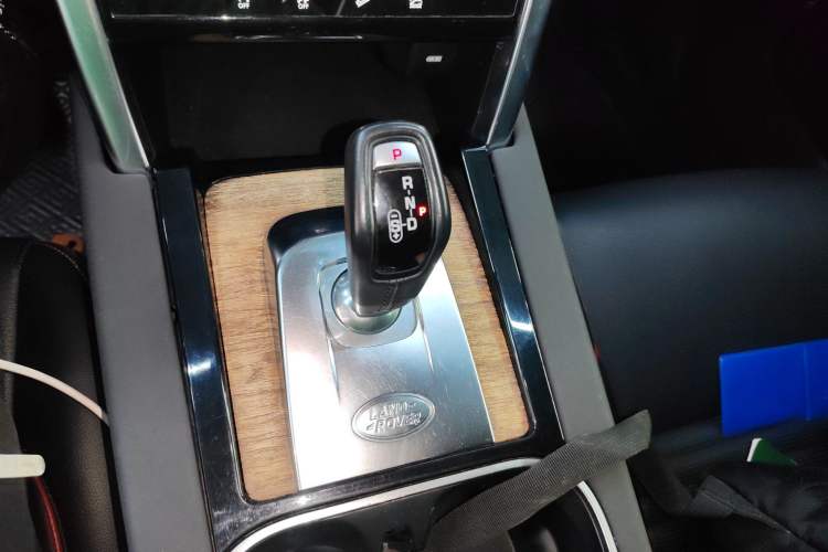 Used Land Rover Discovery Sport 2020 249 PS R-Dynamic Performance Edition Gear Lever