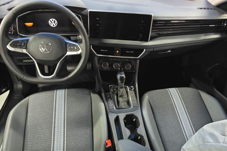 Used Volkswagen Sagitar 2025 200TSI DSG Flyover Edition Center Console