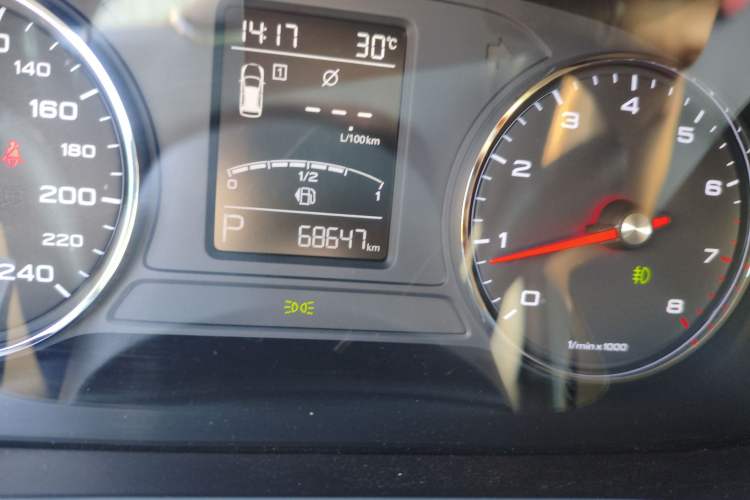 Used Roewe RX5 2016 20T Two-Wheel Drive Automatic Internet Smart Edition
