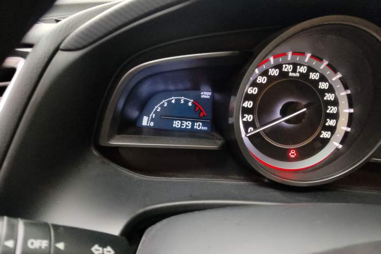 Used Mazda Mazda 3 Axela 2016 Sedan 1.5L Manual Luxury Model