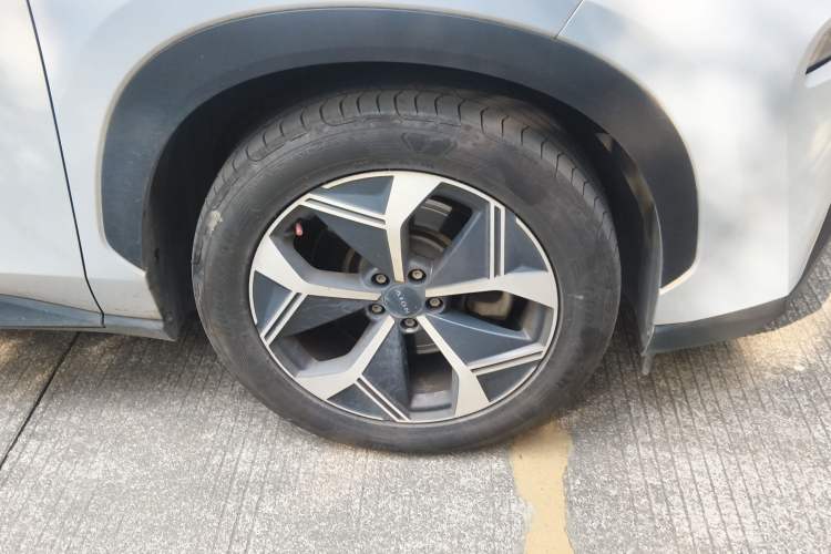 Used AION V 2021 Plus 70 Smart Edition Lithium Iron Phosphate Right Front Wheel Hub