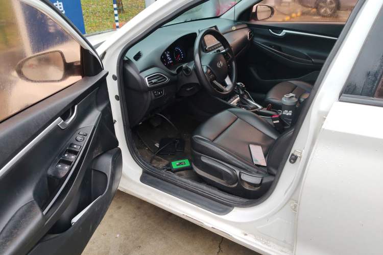 Used Hyundai Celesta 2017 1.6L Automatic Enjoyment Version GLS Driver Seat