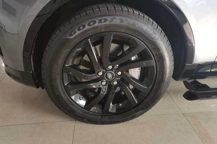 Used Land Rover Discovery 2020 3.0 SC V6 30th Anniversary Special Edition Exterior 4