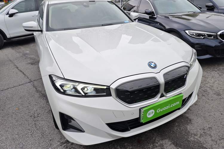 Used BMW i3 2024 eDrive 35 L Front Right 45 Deg