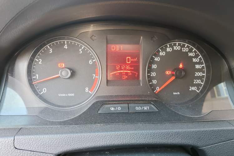 Used Volkswagen Santana 2015 1.6L Manual Comfort Edition Odometer Close Up