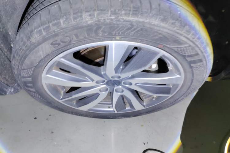 Used Geely Auto Haoyue 2022 1.8TD Automatic Prestige 7-Seater Right Front Wheel Hub