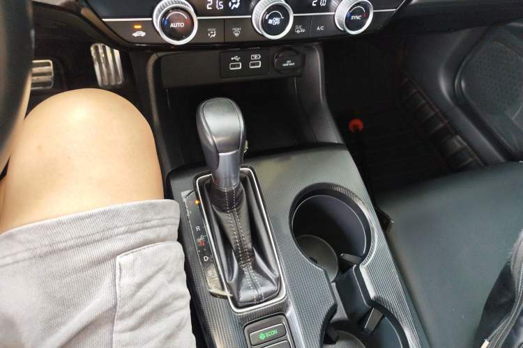 Used Honda Civic 2022 240TURBO CVT Dynamic Edition Gear Lever