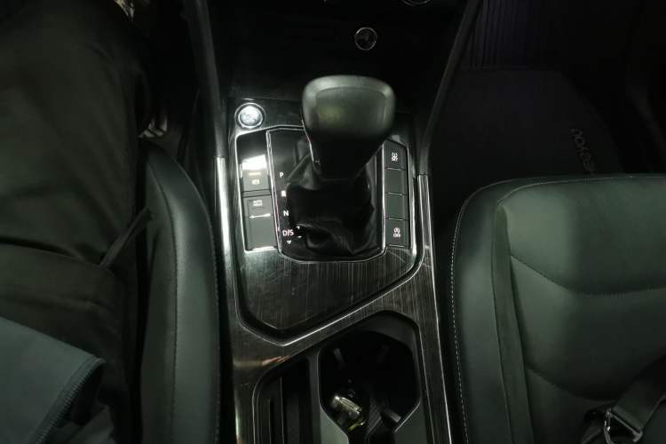 Used Volkswagen Tiguan L 2019 Updated Version 330TSI Automatic Two-Wheel Drive Panoramic Comfort Edition China VI Standard
