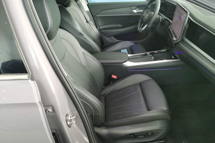 Used Volkswagen Passat 2025 Pro 380TSI Dragon Supreme Edition Right Front Seat