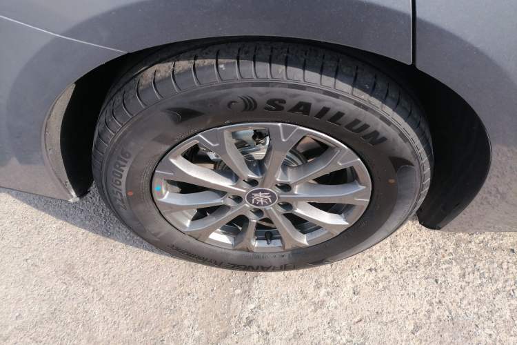 Used BYD Qin L 2025 DM-i Smart Drive 80KM Leading Model Right Rear Wheel Hub